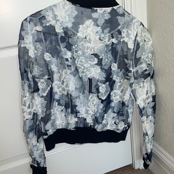 McGinn floral summer jacket. Size small. - Picture 6 of 9